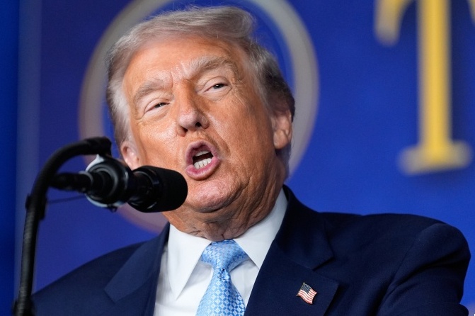 Ông Trump nói có thể bỏ thuế thu nhập trong vài năm tới