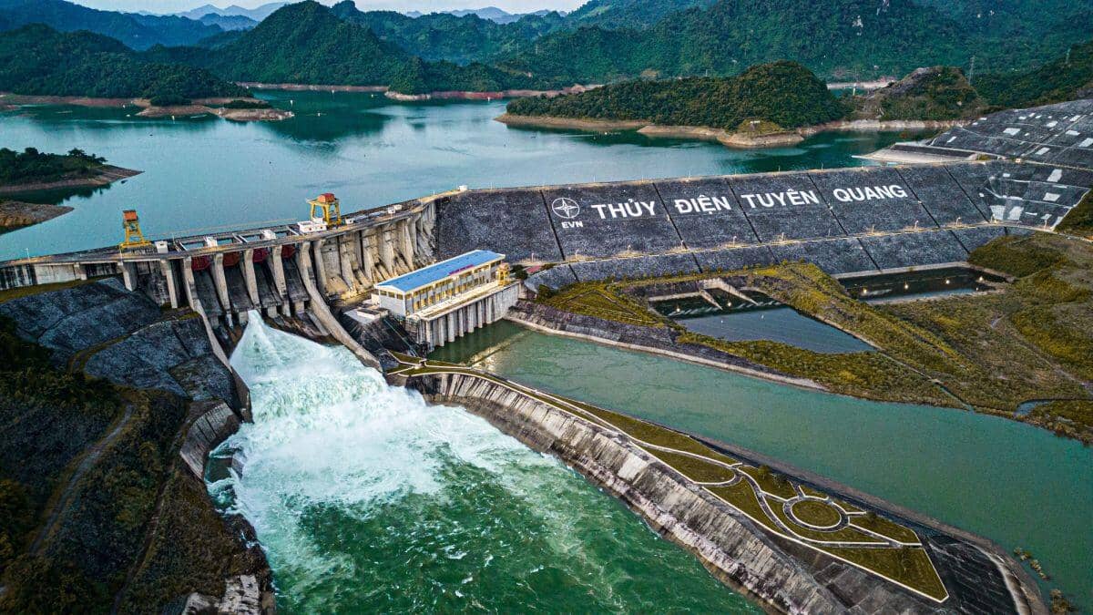 Cuối năm, cổ phiếu điện có "rực sáng"?