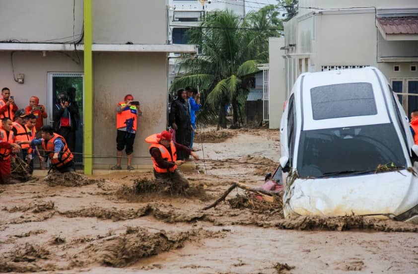 Số người chết vì lũ lụt ở Indonsia tăng lên 174 người