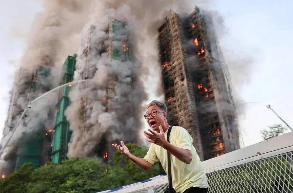 Thảm họa cháy chung cư ở Hồng Kông: Lửa thiêu rụi 8 tòa nhà, 83 người chết, 3 lãnh đạo bị bắt