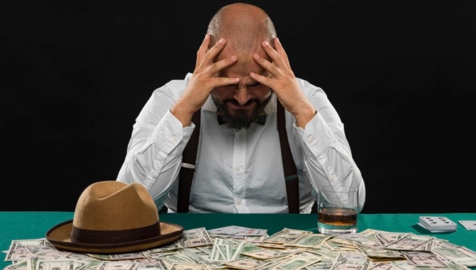 Triệu phú 'xấu hổ vì quá giàu'