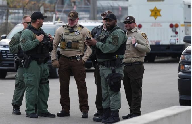 Mỹ rà soát lại toàn bộ thẻ xanh cấp cho người nhập cư từ 19 nước