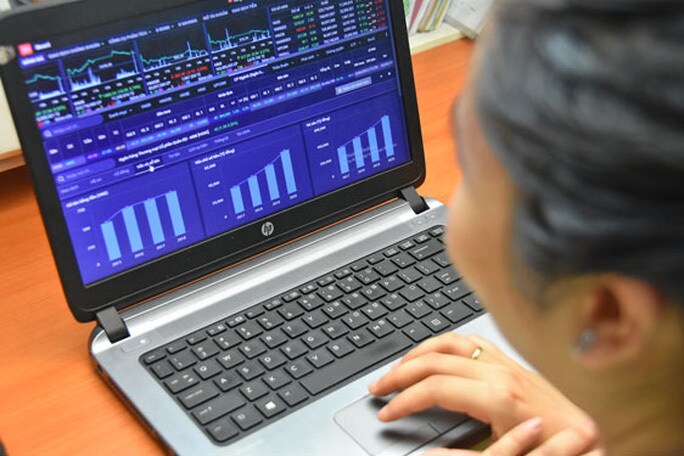 Ngân hàng đua phát hành hàng tỷ cổ phiếu, “cổ phiếu vua” tiếp tục giữ sức hút