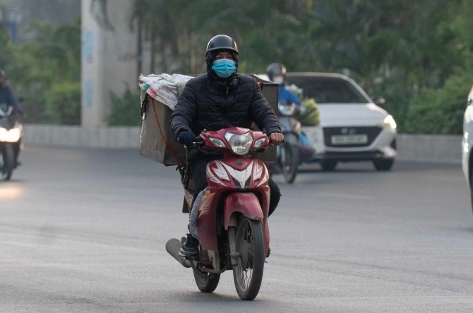 Không khí mức 'rất xấu', hại phổi như hút thuốc lá