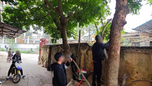 Trạm QLTT số 4 niêm phong, thanh niên vẫn trèo tường quay clip: Người dân Lạng Sơn nói gì?