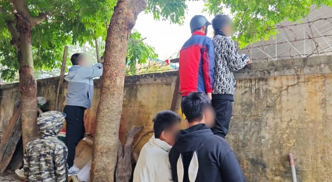 Trạm QLTT số 4 niêm phong, thanh niên vẫn trèo tường quay clip: Người dân Lạng Sơn nói gì?