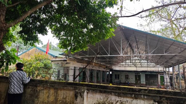 Trạm QLTT số 4 niêm phong, thanh niên vẫn trèo tường quay clip: Người dân Lạng Sơn nói gì?