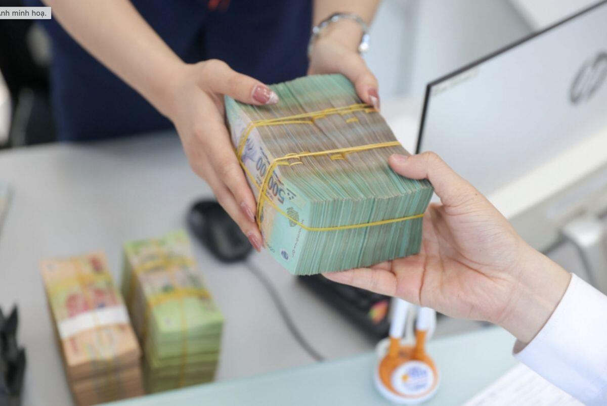 Thị trường chấn động: Ngân hàng lớn nâng lãi suất, chạy đua hút tiền gửi