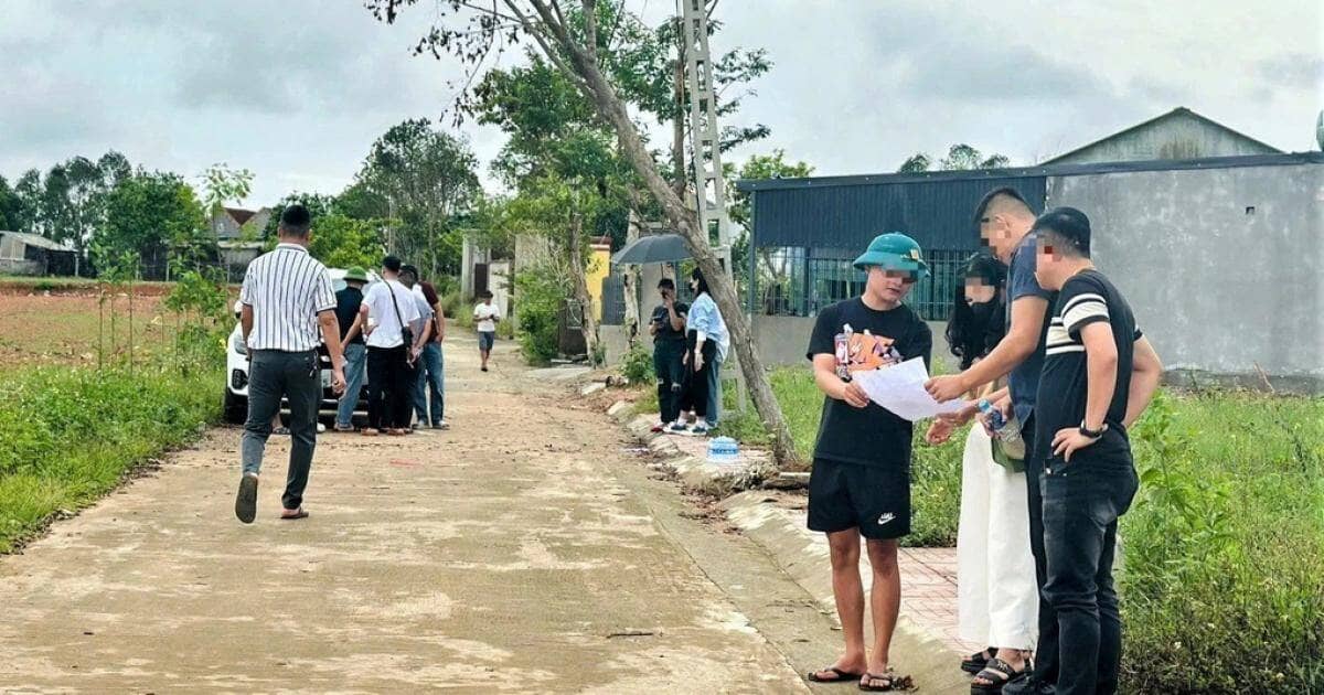 Giá đất chạm đỉnh, cử tri "đòi" trả góp