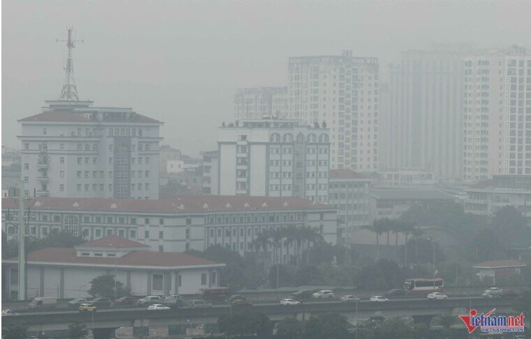 Hà Nội “ngạt thở”: Ô nhiễm không khí cao nhất cả nước, tầm nhìn hạn chế nghiêm trọng