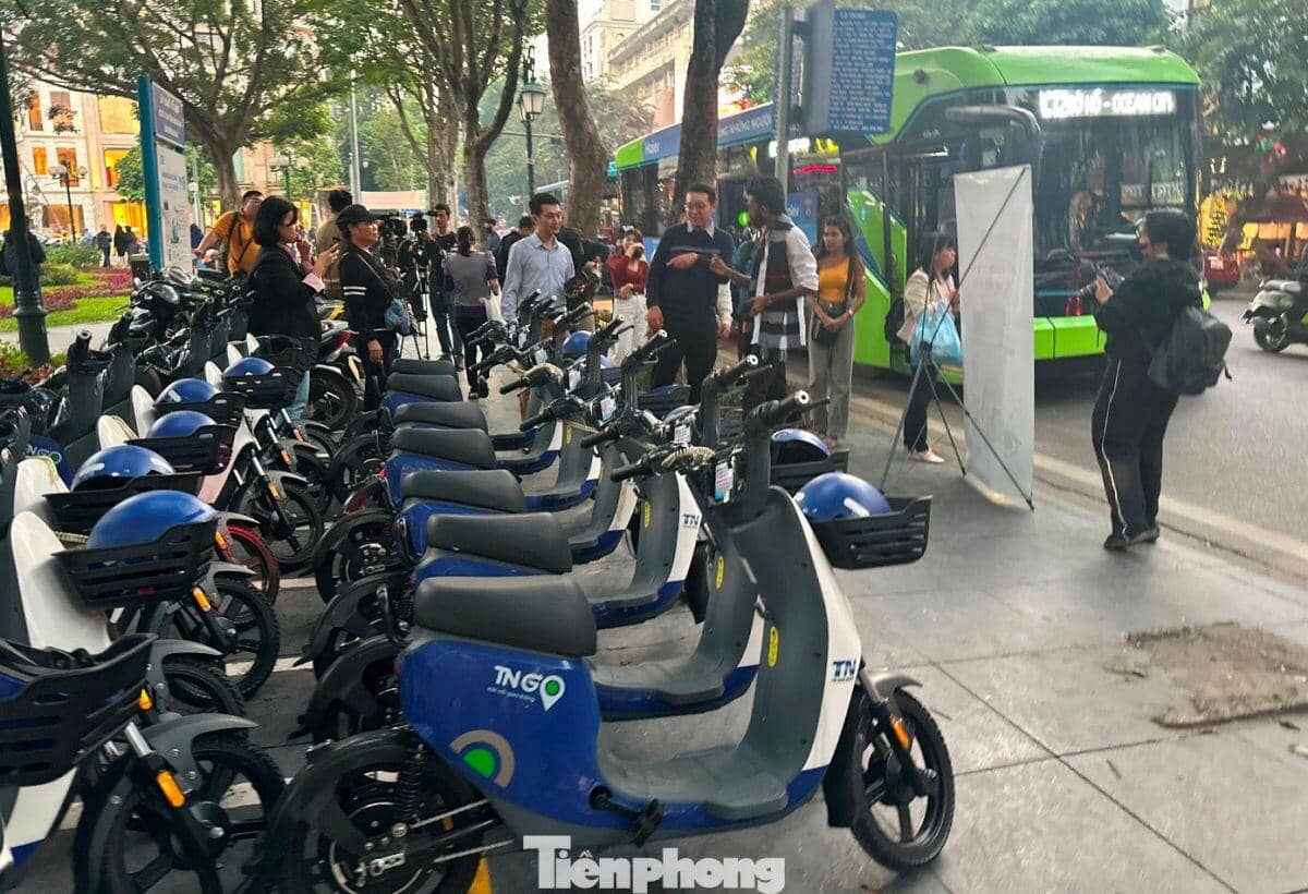 Xe đạp điện công cộng lần đầu có mặt tại Hà Nội: Pin tháo rời, chạy 90 km mỗi lần sạc