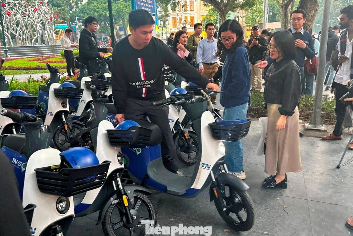 Xe đạp điện công cộng lần đầu có mặt tại Hà Nội: Pin tháo rời, chạy 90 km mỗi lần sạc
