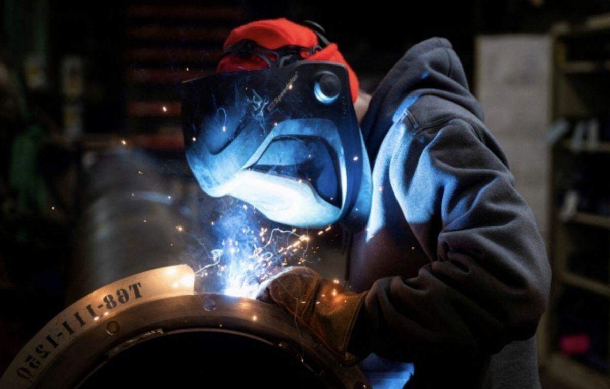 Sản xuất của Mỹ giảm tháng thứ 9 vì thuế nhập khẩu