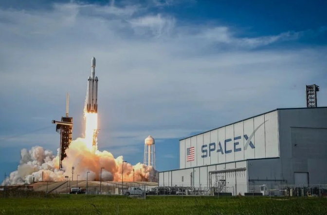 Chiến sự toàn cầu nóng bỏng, SpaceX của Elon Musk tăng gấp đôi doanh thu vũ khí