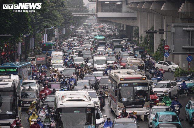 Bụi mịn dày đặc, AQI Hà Nội liên tục ở mức “rất xấu”