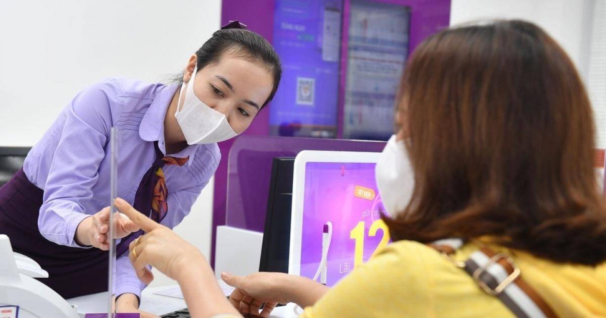 Ngân hàng đang thu phí quản lý tài khoản bao nhiêu mỗi tháng?