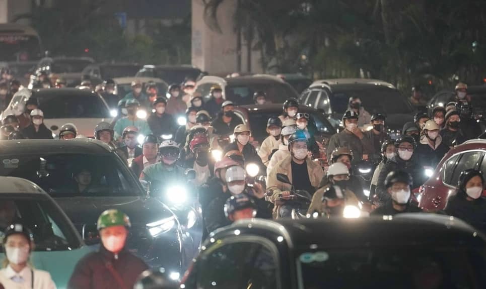 Hà Nội ô nhiễm không khí từ sáng đến đêm