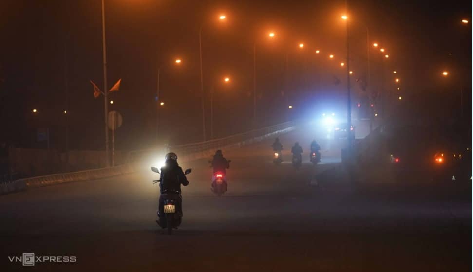 Hà Nội ô nhiễm không khí từ sáng đến đêm