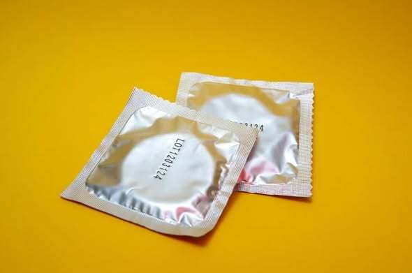 Trung Quốc áp thuế 13% lên bao cao su