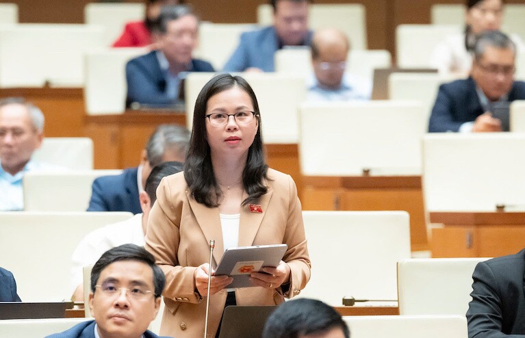 Nghịch lý miễn học phí nhưng chi phí giáo dục lại tăng: Đại biểu Quốc hội cảnh báo nguy cơ “phí chồng phí”