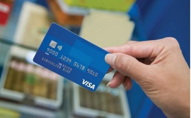 Ngân hàng áp phí số dư thấp, liệu có đang “đuổi” khách tiềm năng?