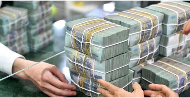 Cuộc đua lãi suất bùng nổ cuối năm: Người gửi tiền hưởng lợi, doanh nghiệp lo sốt vó