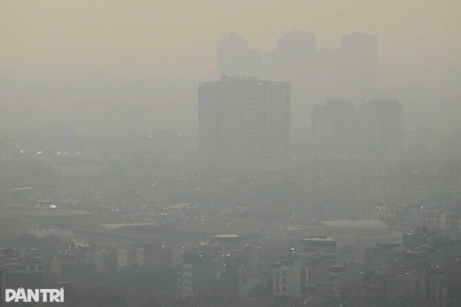 Hà Nội trong “màn sương bụi”: AQI vượt ngưỡng đỏ, người dân khổ sở hít thở