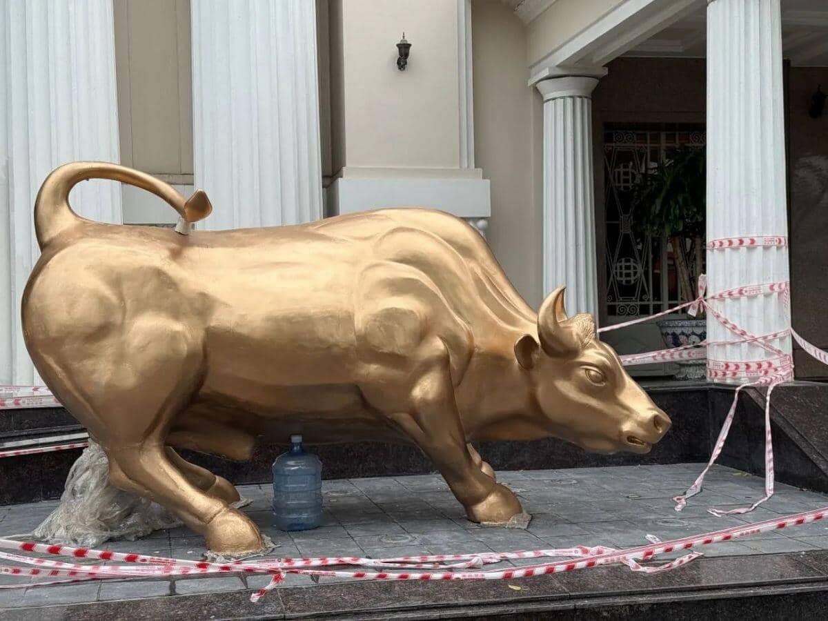 HOSE thay đổi biểu tượng sang "bò tấn công", mang hàm ý gì?