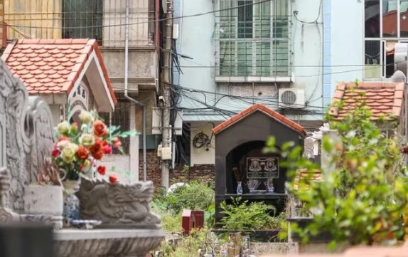 Nhà cạnh nghĩa trang giảm giá tới 30%, bất ngờ thành điểm săn tìm của người mua