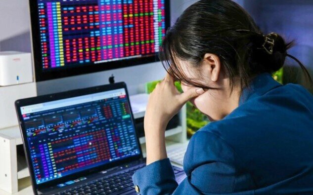 VnIndex vượt 1.700 điểm nhưng NĐT vẫn “toát mồ hôi”
