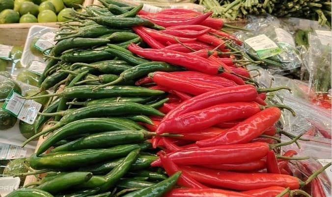 Giá ớt tăng gấp ba lần sau bão lũ
