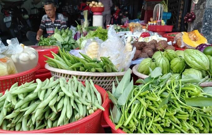Giá ớt tăng gấp ba lần sau bão lũ