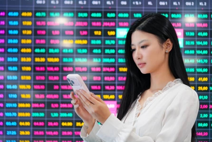 Tiền ngoại xuất hiện cuối năm 2025: Có đủ để bớt 'căng' thanh khoản nền kinh tế?