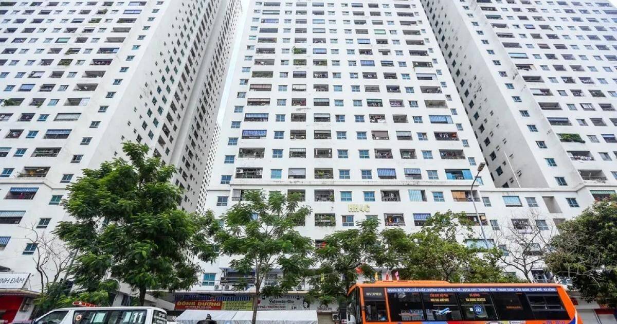 Chung cư 40.000 dân cấm xe điện: An toàn hay bất cập?