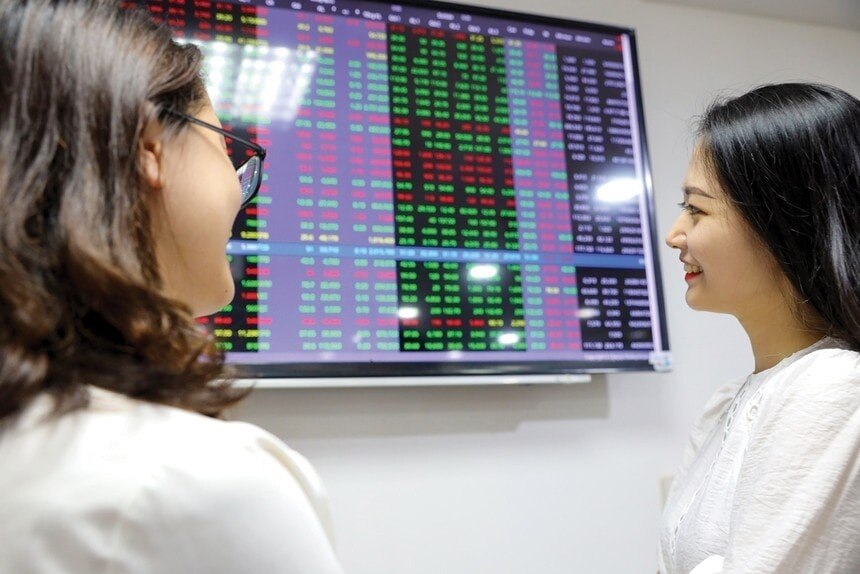 Nhóm chủ lực suy yếu, VN-Index vẫn "kiêu hãnh" đi lên