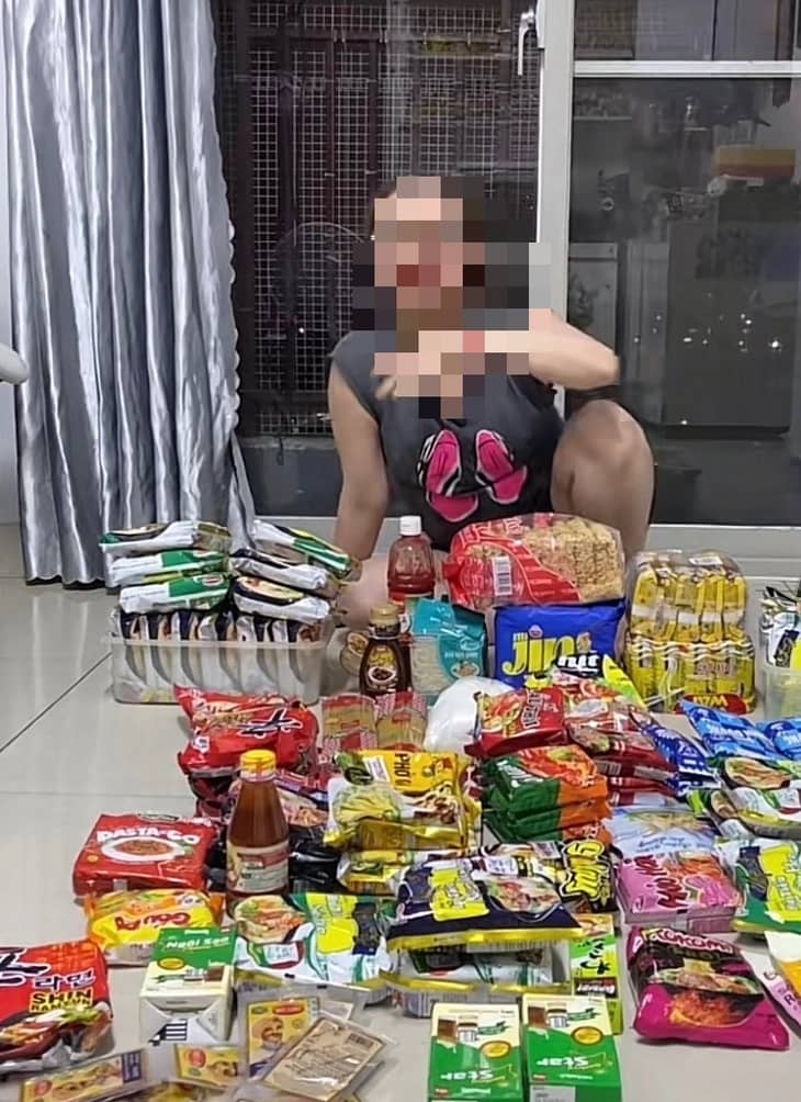 Vì sao có tin đồn 'tối 7 ngày 7 đêm' khiến nhiều người đi mua đèn cầy, mì tôm?