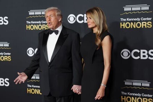 Ông Trump bất ngờ “tuýt còi” thương vụ 72 tỷ USD của Netflix