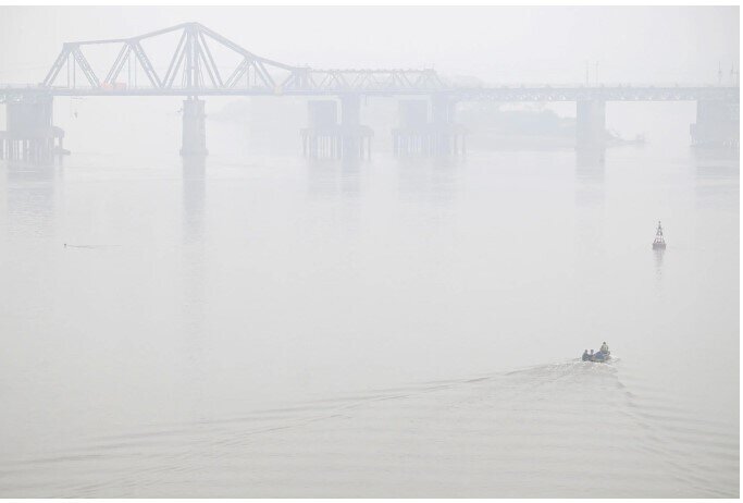 Hà Nội ô nhiễm nặng: Chỉ số AQI chạm ngưỡng đỏ, người dân cần thận trọng