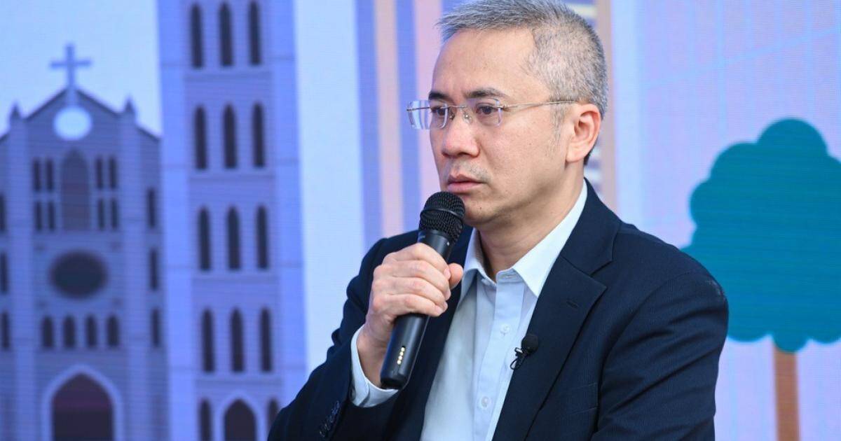 Hà Nội cấm giờ xe xăng: Kịp thời hay thử thách?