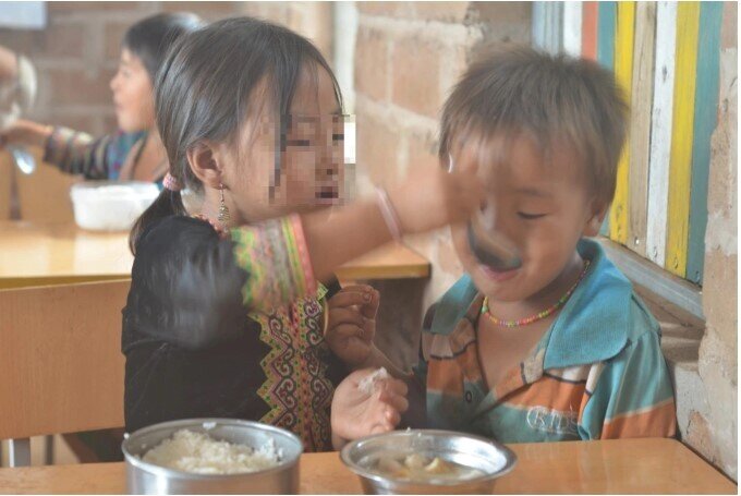 Bất ngờ với lý do khiến tình nguyện viên Nuôi Em xin nghỉ chỉ sau vài ngày tham gia