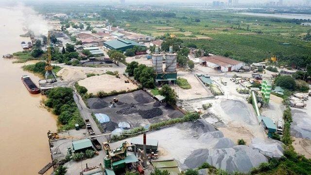 Sai phạm rõ ràng, xử lý nhẹ nhàng: Vì sao 25 trạm bê tông ven sông Hồng chỉ khiến cán bộ ‘rút kinh nghiệm’?
