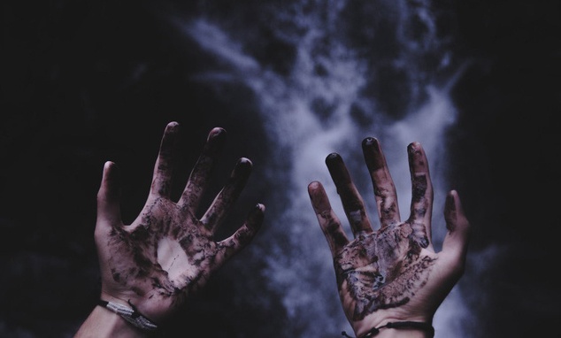 Lòng tham – Con rắn độc đang ngủ trong mỗi con người