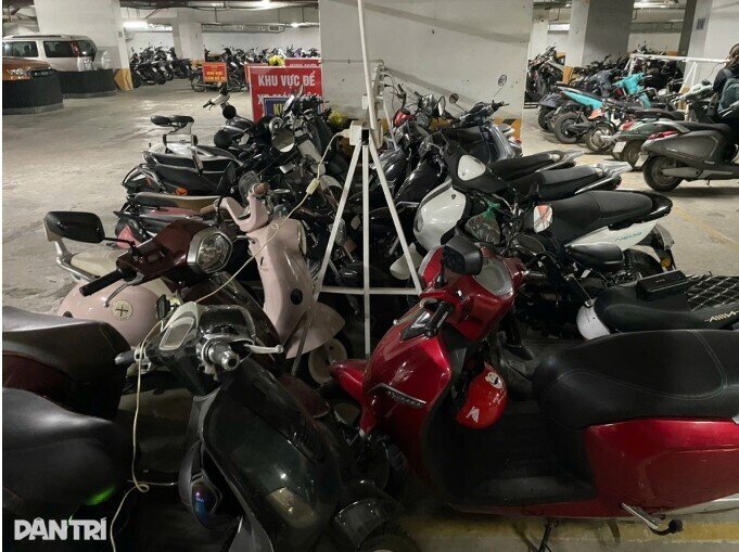 Chung cư HH Linh Đàm “bế tắc” trong việc tiếp nhận xe điện do hầm quá tải