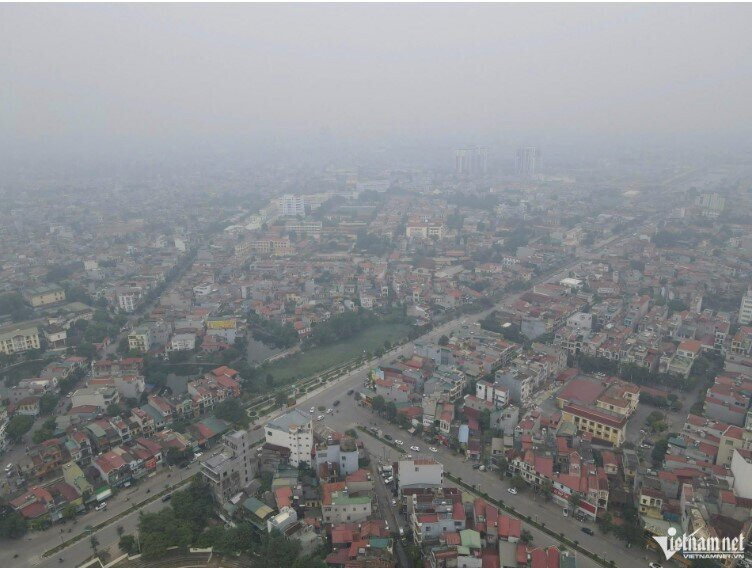 Độc lạ Bắc Ninh: Sương mù dày đặc, ô tô phải bật đèn giữa trưa