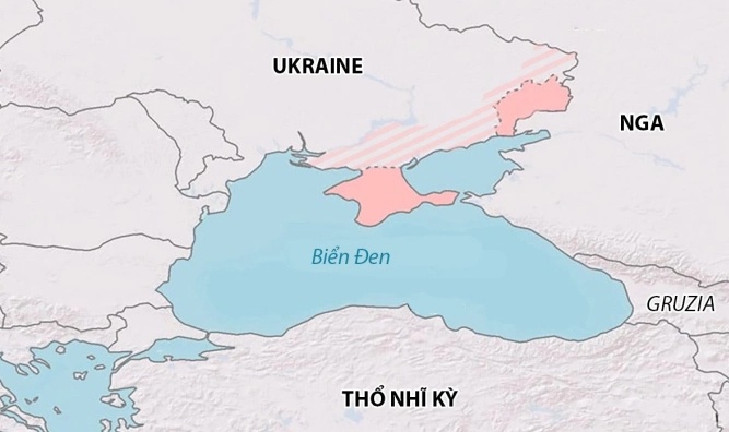 Xuồng tự sát Ukraine tập kích tàu dầu nghi của Nga