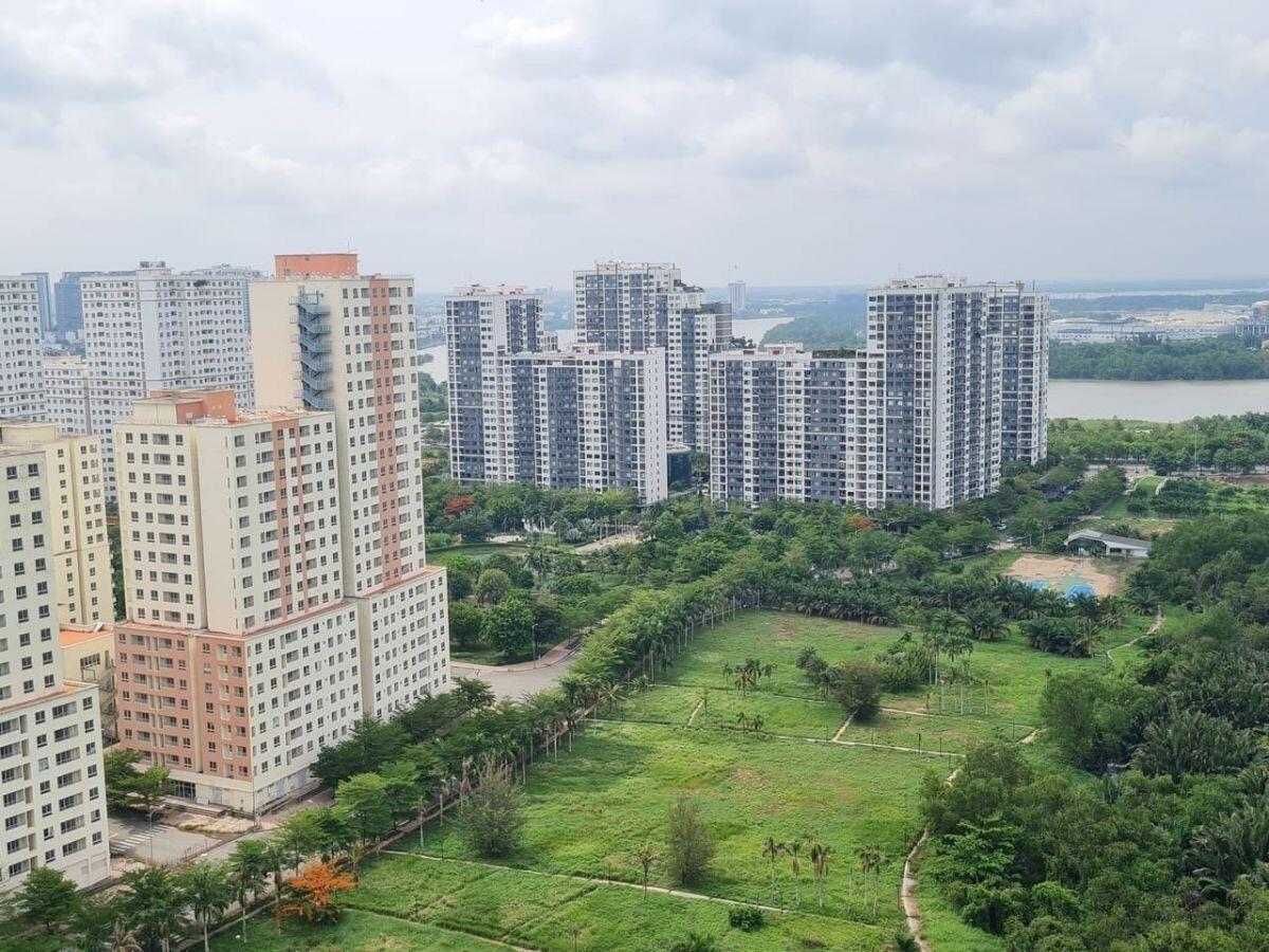 Đất tăng nóng, dân lo, doanh nghiệp xoay trục