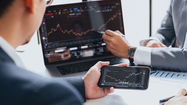 Người Việt đầu tư vào quỹ nhưng chỉ nắm giữ hơn 1 năm và thường so sánh với lãi suất ngân hàng