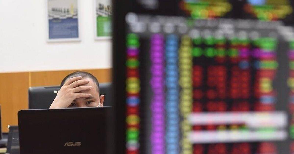 VN-Index lao dốc hơn 94 điểm: Khi các trụ lớn quay lưng với thị trường