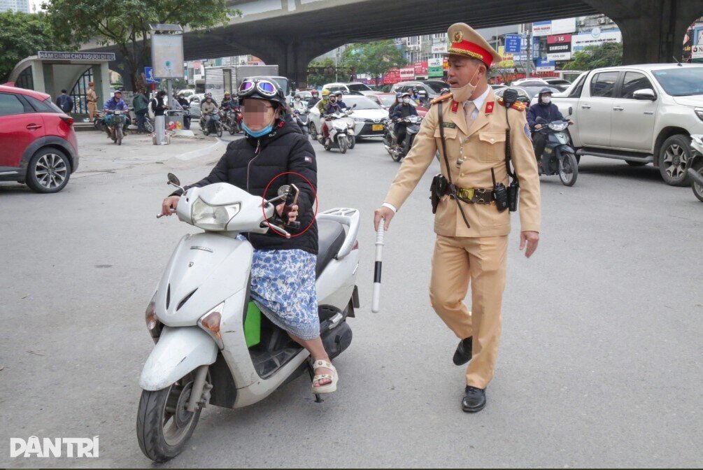 “Né” camera AI bằng cách dán biển số, tài xế Hà Nội trả giá đắt
