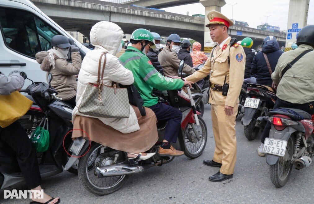 “Né” camera AI bằng cách dán biển số, tài xế Hà Nội trả giá đắt